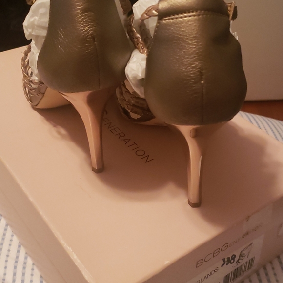 Gold high heels - Picture 2 of 4